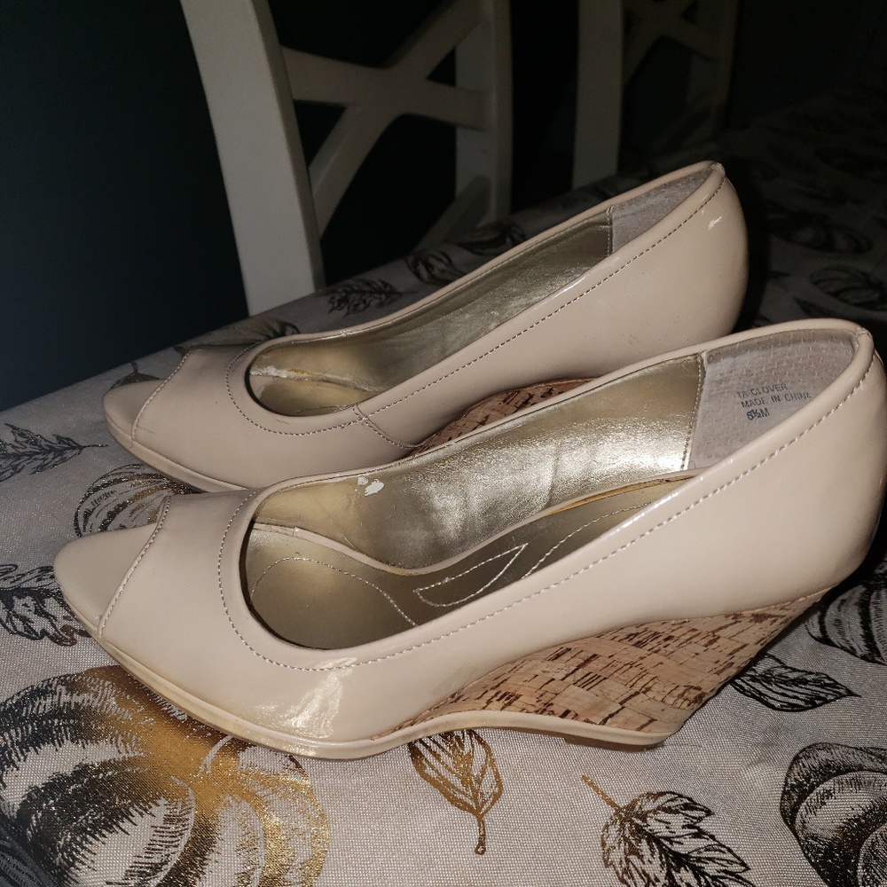 Nude wedges